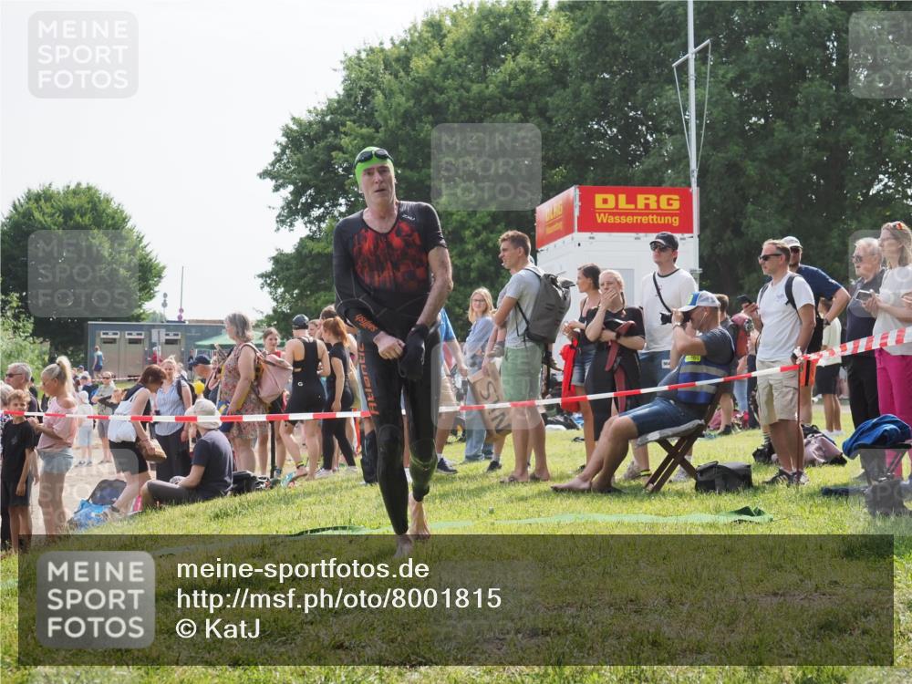 15.06.2025 - 27. Vierlanden-Triathlon KatJ http://msf.ph/oto/8001815 15.06.2025 09:57:52 Schwimmen 291, 330, 340, 827 meine-sportfotos.de