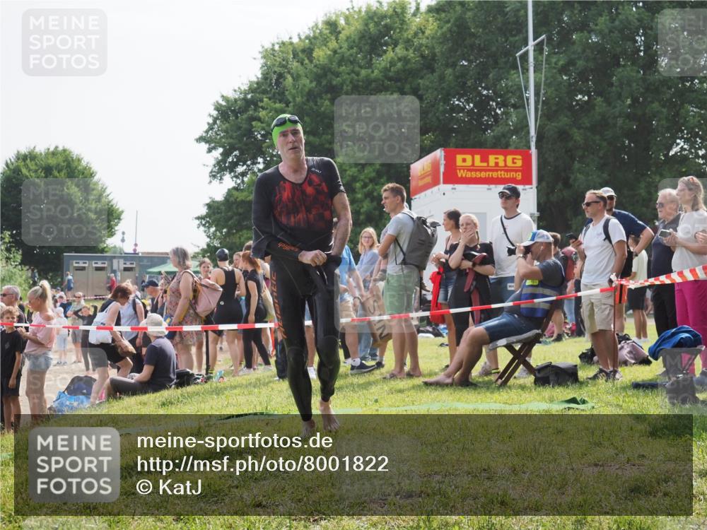 15.06.2025 - 27. Vierlanden-Triathlon KatJ http://msf.ph/oto/8001822 15.06.2025 09:57:52 Schwimmen 291, 330, 340, 827 meine-sportfotos.de