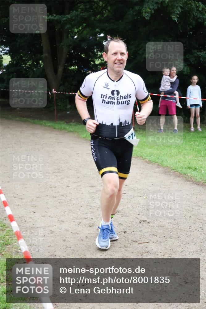 21.06.2025 - 27. Vierlanden-Triathlon Lena Gebhardt http://msf.ph/oto/8001835 15.06.2025 14:07:00 Laufen  meine-sportfotos.de