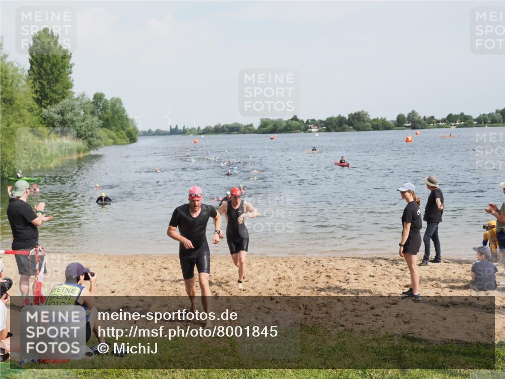 21.06.2025 - 27. Vierlanden-Triathlon MichiJ http://msf.ph/oto/8001845 15.06.2026 10:04:52 Schwimmen 389, 400 meine-sportfotos.de