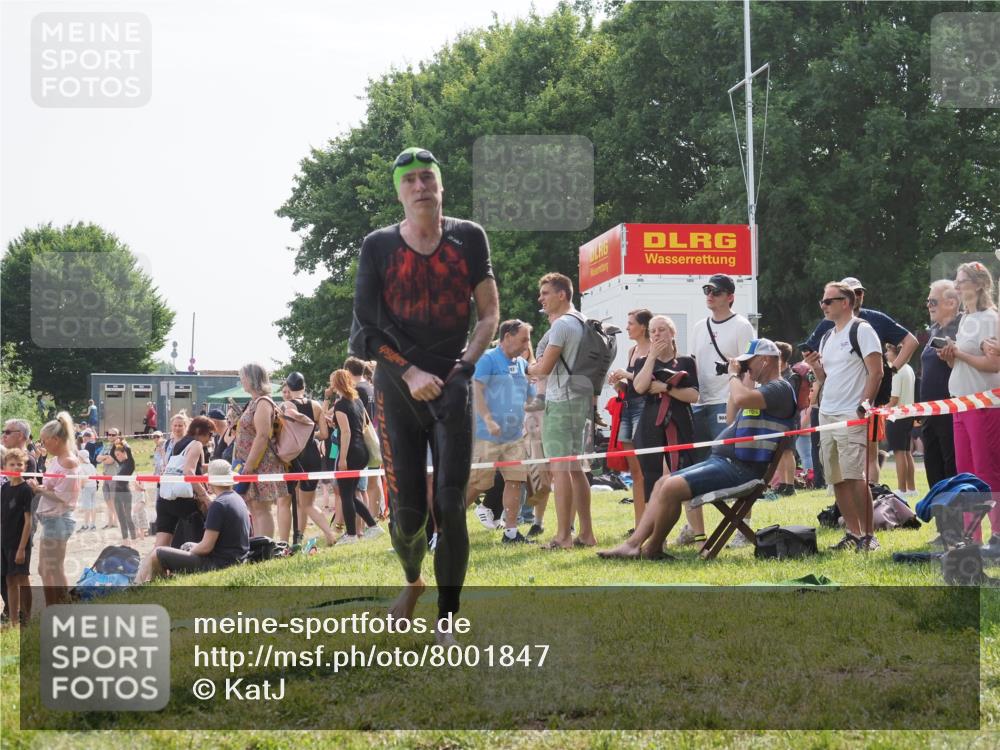 15.06.2025 - 27. Vierlanden-Triathlon KatJ http://msf.ph/oto/8001847 15.06.2025 09:57:52 Schwimmen 291, 330, 340, 827 meine-sportfotos.de