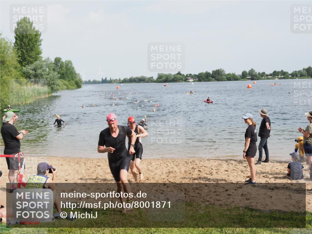 21.06.2025 - 27. Vierlanden-Triathlon MichiJ http://msf.ph/oto/8001871 15.06.2026 10:04:53 Schwimmen 389, 400 meine-sportfotos.de
