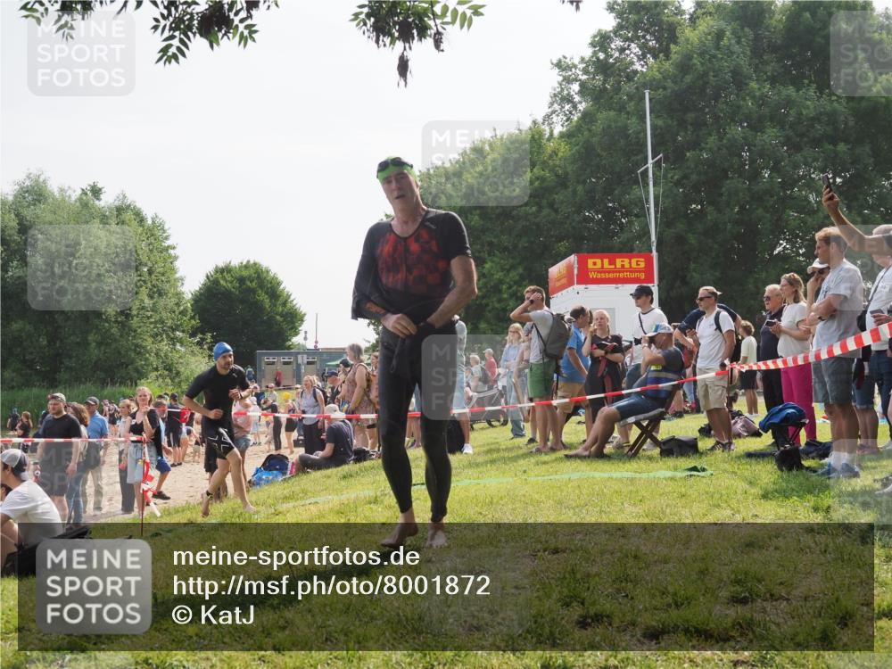 15.06.2025 - 27. Vierlanden-Triathlon KatJ http://msf.ph/oto/8001872 15.06.2025 09:57:53 Schwimmen 291, 330, 347, 827 meine-sportfotos.de