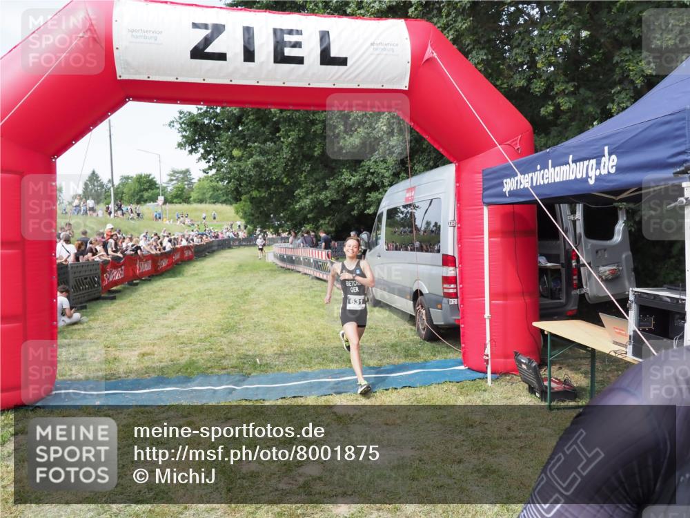 21.06.2025 - 27. Vierlanden-Triathlon MichiJ http://msf.ph/oto/8001875 15.06.2026 11:26:08 Ziel 469 meine-sportfotos.de