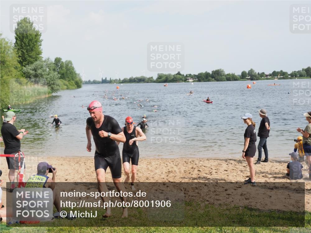 21.06.2025 - 27. Vierlanden-Triathlon MichiJ http://msf.ph/oto/8001906 15.06.2026 10:04:53 Schwimmen 389, 400 meine-sportfotos.de