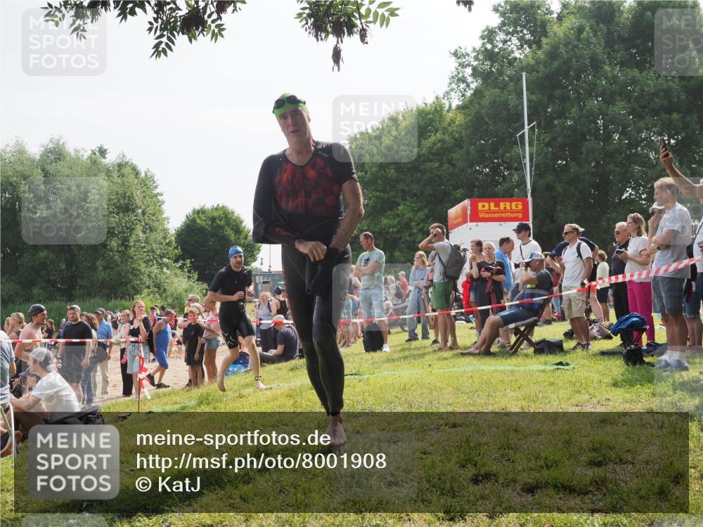 15.06.2025 - 27. Vierlanden-Triathlon KatJ http://msf.ph/oto/8001908 15.06.2025 09:57:53 Schwimmen 291, 330, 347, 827 meine-sportfotos.de