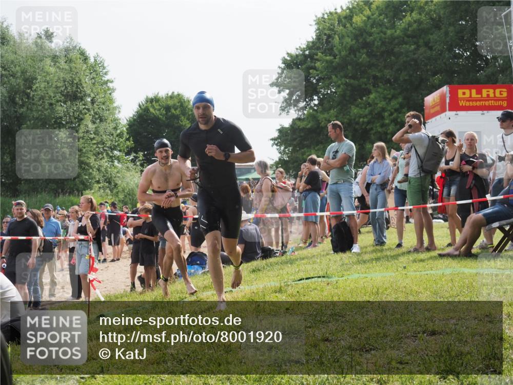 15.06.2025 - 27. Vierlanden-Triathlon KatJ http://msf.ph/oto/8001920 15.06.2025 09:57:54 Schwimmen 291, 330, 347, 827 meine-sportfotos.de