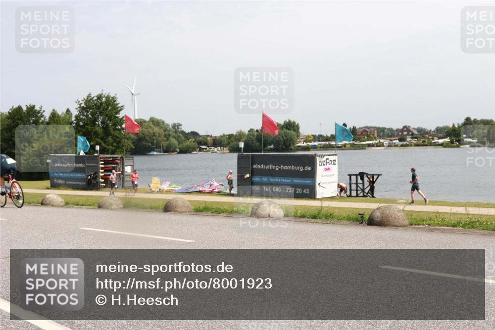 21.06.2025 - 27. Vierlanden-Triathlon H.Heesch http://msf.ph/oto/8001923 15.06.2025 11:46:34 Radfahren 640, 694, 805 meine-sportfotos.de