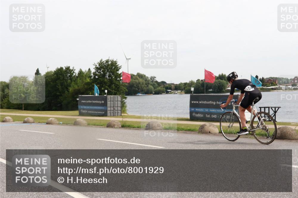15.06.2025 - 27. Vierlanden-Triathlon H.Heesch http://msf.ph/oto/8001929 15.06.2025 10:28:21 Radfahren 242, 405 meine-sportfotos.de