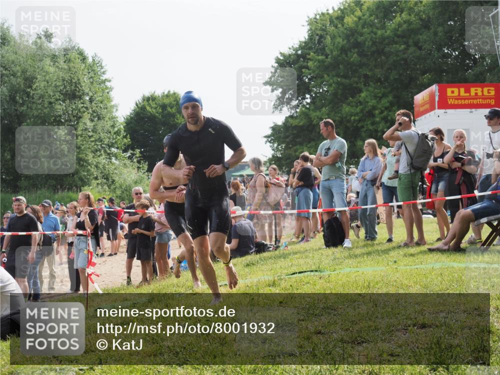 15.06.2025 - 27. Vierlanden-Triathlon KatJ http://msf.ph/oto/8001932 15.06.2025 09:57:54 Schwimmen 291, 330, 347, 827 meine-sportfotos.de
