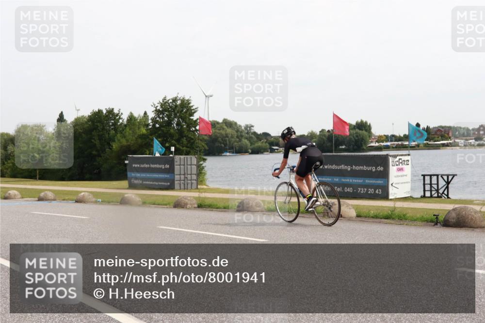 15.06.2025 - 27. Vierlanden-Triathlon H.Heesch http://msf.ph/oto/8001941 15.06.2025 10:28:21 Radfahren 242, 405 meine-sportfotos.de