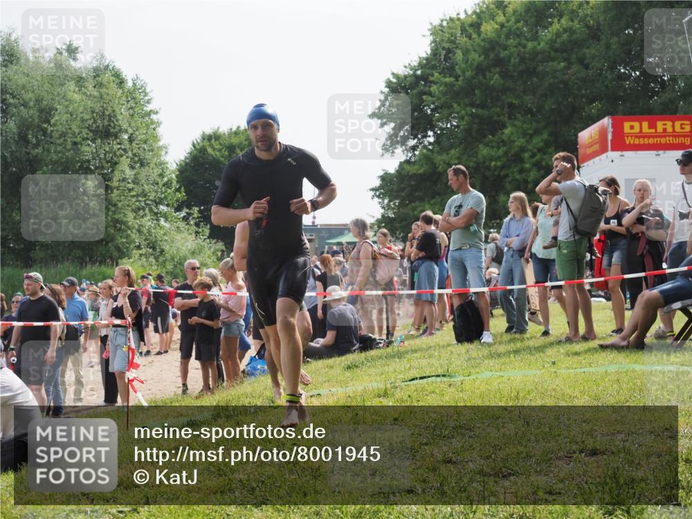 15.06.2025 - 27. Vierlanden-Triathlon KatJ http://msf.ph/oto/8001945 15.06.2025 09:57:54 Schwimmen 291, 330, 347, 827 meine-sportfotos.de