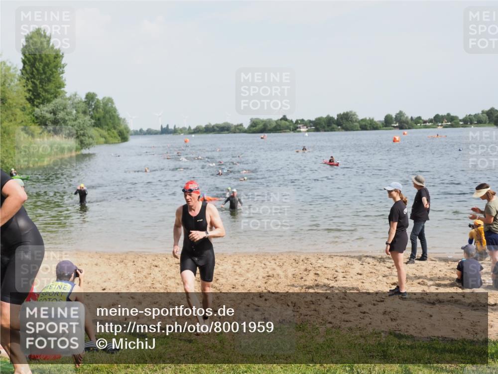 21.06.2025 - 27. Vierlanden-Triathlon MichiJ http://msf.ph/oto/8001959 15.06.2026 10:04:54 Schwimmen 389, 400 meine-sportfotos.de