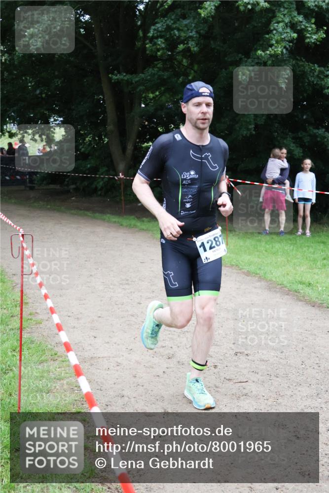 21.06.2025 - 27. Vierlanden-Triathlon Lena Gebhardt http://msf.ph/oto/8001965 15.06.2025 14:07:16 Laufen 2, 1287, 4 meine-sportfotos.de
