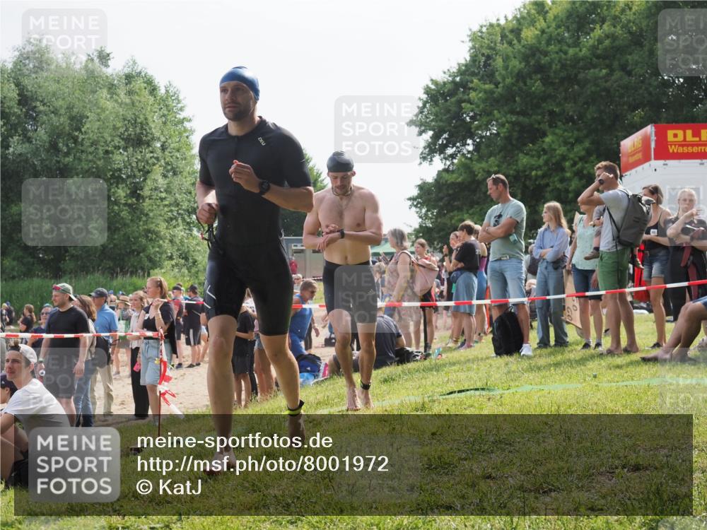 15.06.2025 - 27. Vierlanden-Triathlon KatJ http://msf.ph/oto/8001972 15.06.2025 09:57:55 Schwimmen 291, 330, 347, 827 meine-sportfotos.de