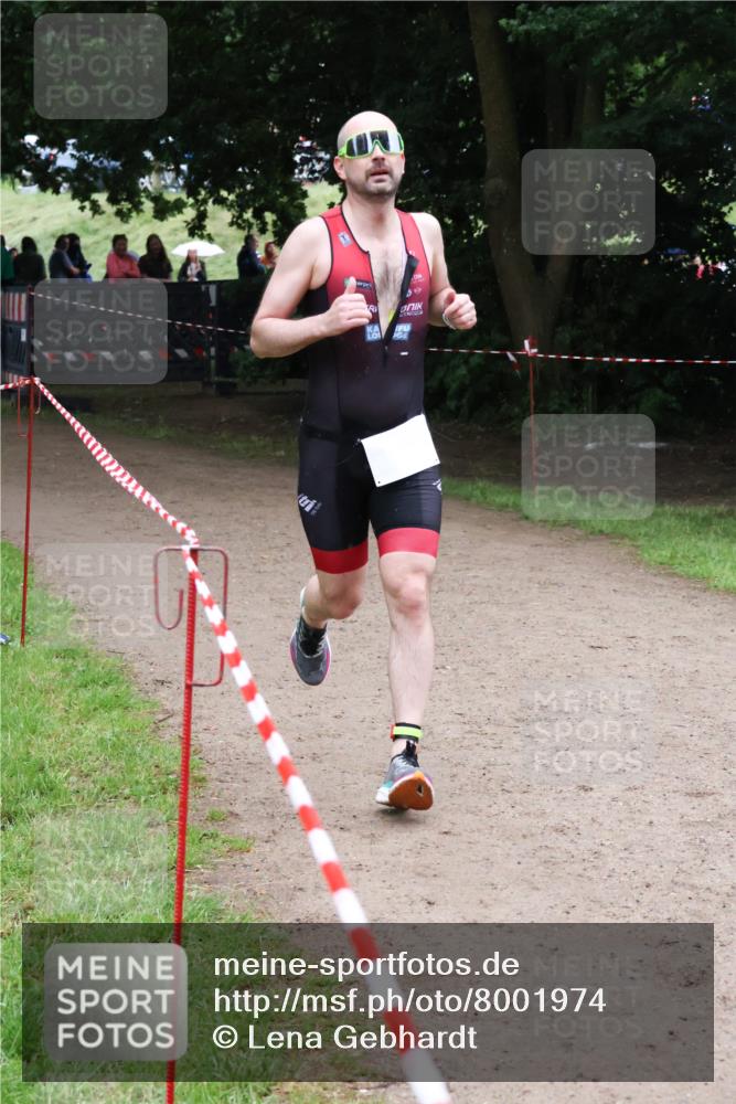 21.06.2025 - 27. Vierlanden-Triathlon Lena Gebhardt http://msf.ph/oto/8001974 15.06.2025 14:07:20 Laufen  meine-sportfotos.de