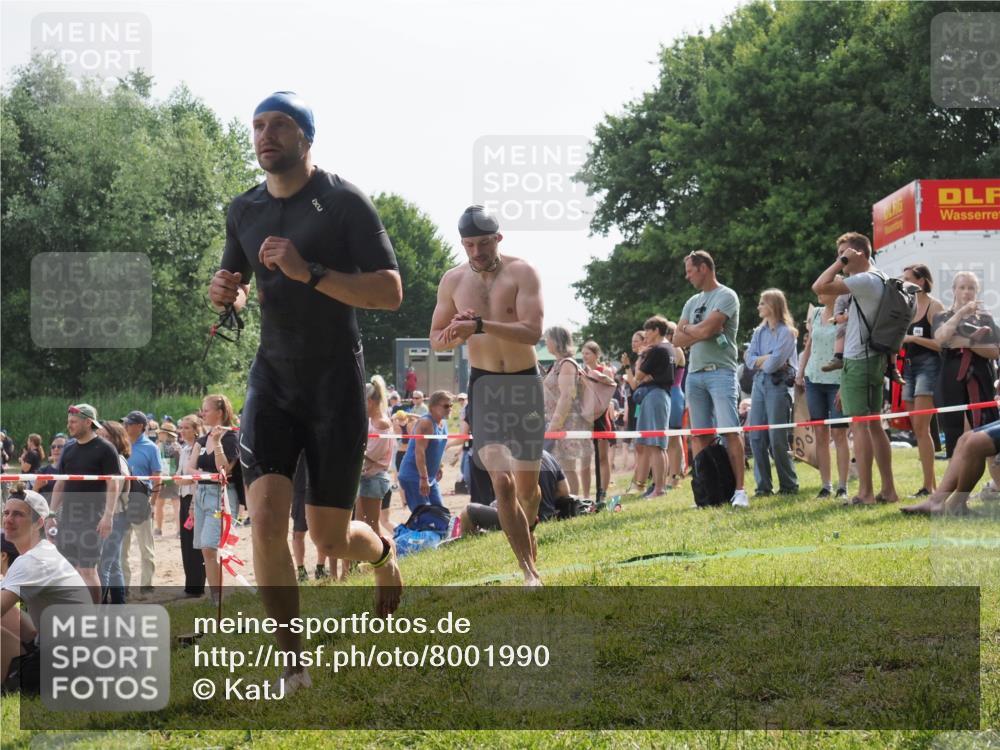15.06.2025 - 27. Vierlanden-Triathlon KatJ http://msf.ph/oto/8001990 15.06.2025 09:57:55 Schwimmen 291, 330, 347, 827 meine-sportfotos.de