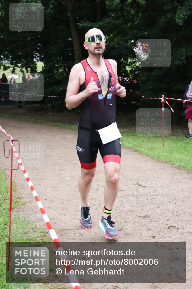 21.06.2025 - 27. Vierlanden-Triathlon Lena Gebhardt http://msf.ph/oto/8002006 15.06.2025 14:07:21 Laufen  meine-sportfotos.de