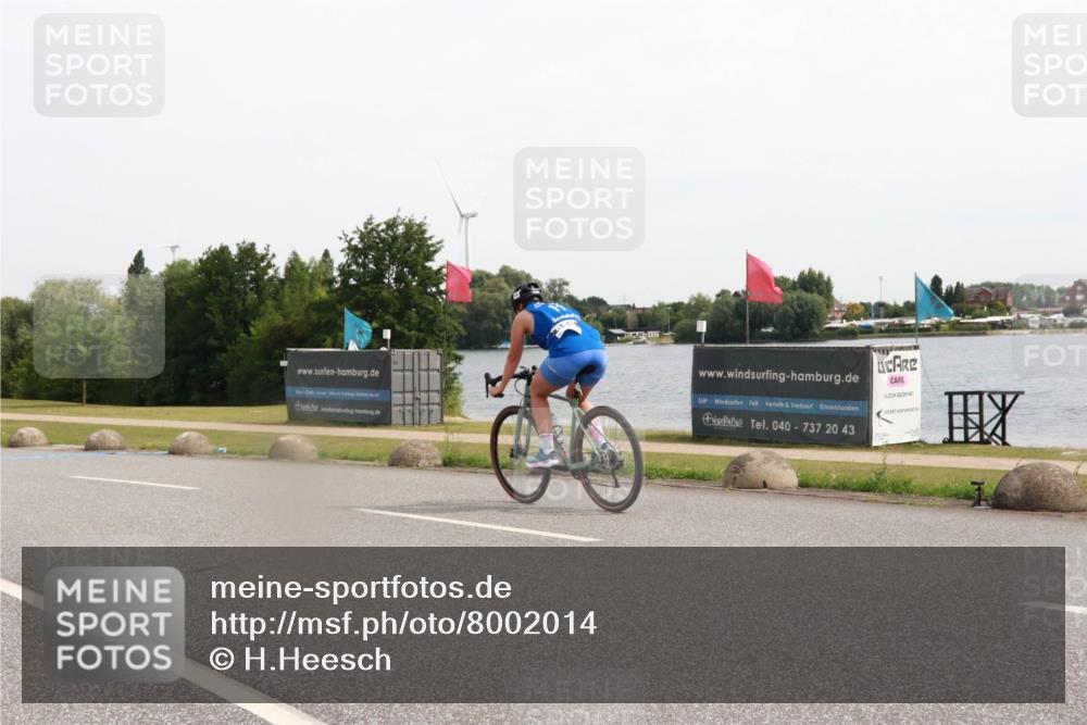 15.06.2025 - 27. Vierlanden-Triathlon H.Heesch http://msf.ph/oto/8002014 15.06.2025 10:28:23 Radfahren 242, 405, 536 meine-sportfotos.de