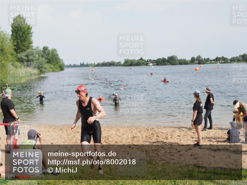 21.06.2025 - 27. Vierlanden-Triathlon MichiJ http://msf.ph/oto/8002018 15.06.2026 10:04:54 Schwimmen 389, 400 meine-sportfotos.de