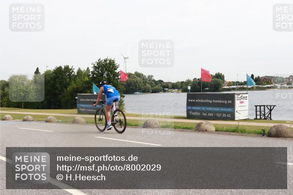 15.06.2025 - 27. Vierlanden-Triathlon H.Heesch http://msf.ph/oto/8002029 15.06.2025 10:28:23 Radfahren 242, 405, 536 meine-sportfotos.de