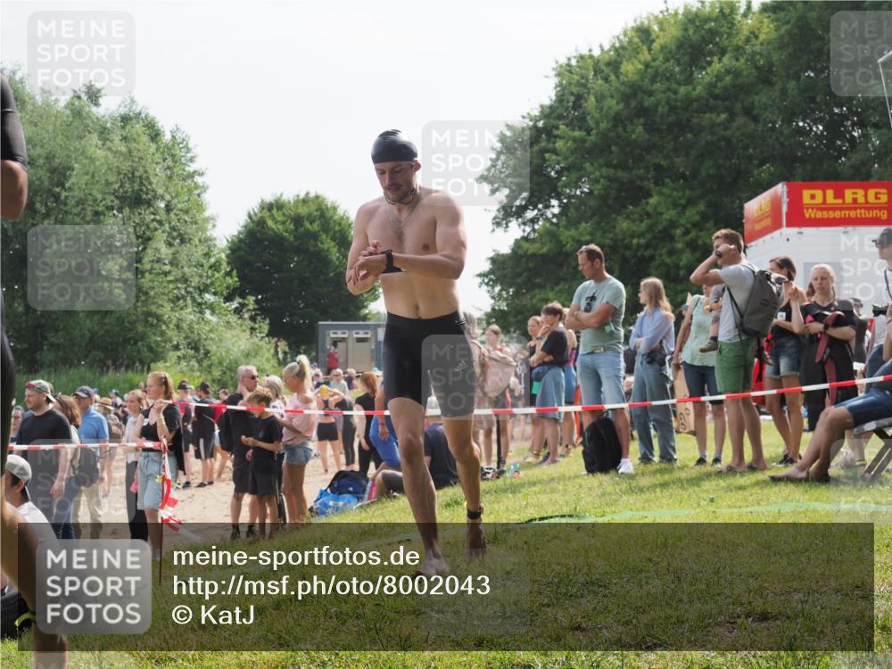 15.06.2025 - 27. Vierlanden-Triathlon KatJ http://msf.ph/oto/8002043 15.06.2025 09:57:56 Schwimmen 291, 330, 347, 827 meine-sportfotos.de
