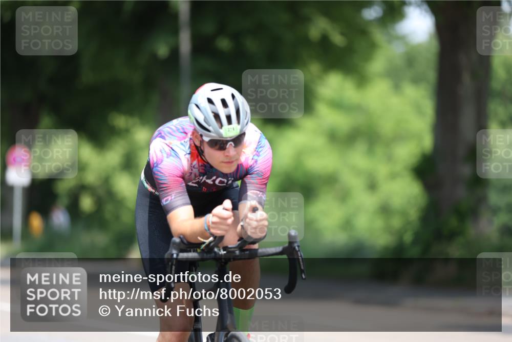 15.06.2025 - 7 Türme Triathlon Yannick Fuchs http://msf.ph/oto/8002053 15.06.2025 12:29:24 Radfahren 355, 441 meine-sportfotos.de