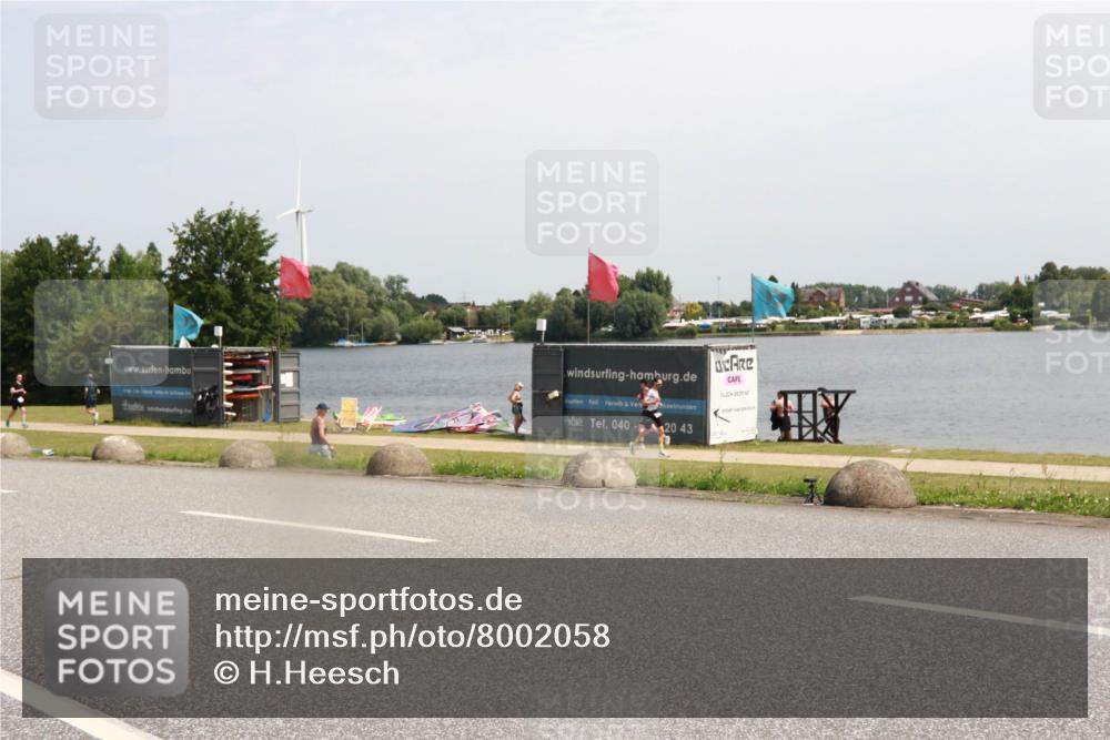 21.06.2025 - 27. Vierlanden-Triathlon H.Heesch http://msf.ph/oto/8002058 15.06.2025 11:46:45 Radfahren 222, 678 meine-sportfotos.de