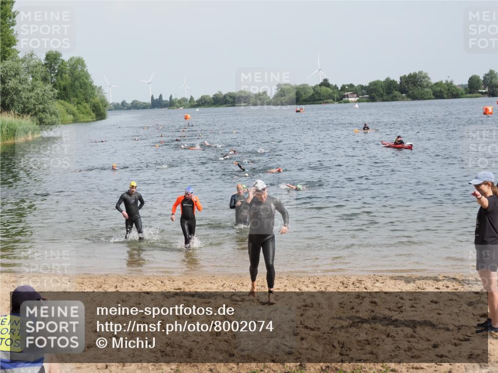 21.06.2025 - 27. Vierlanden-Triathlon MichiJ http://msf.ph/oto/8002074 15.06.2026 10:05:04 Schwimmen 412, 422 meine-sportfotos.de