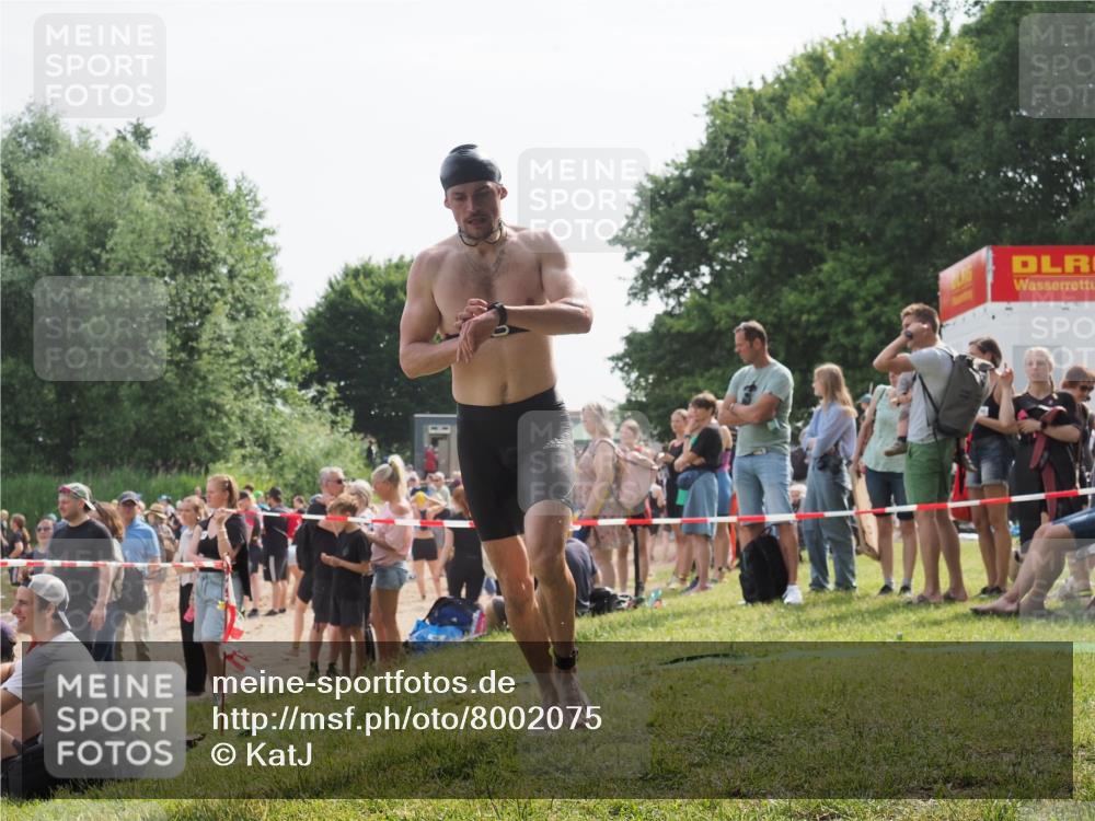 15.06.2025 - 27. Vierlanden-Triathlon KatJ http://msf.ph/oto/8002075 15.06.2025 09:57:56 Schwimmen 291, 330, 347, 827 meine-sportfotos.de