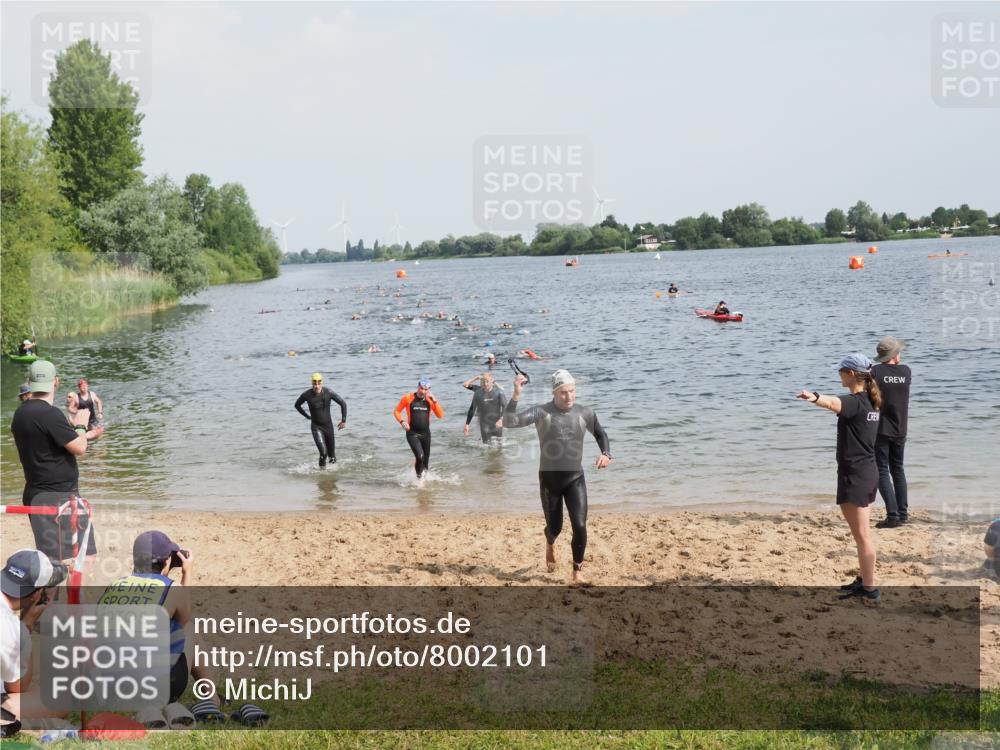 21.06.2025 - 27. Vierlanden-Triathlon MichiJ http://msf.ph/oto/8002101 15.06.2026 10:05:04 Schwimmen 412, 422 meine-sportfotos.de