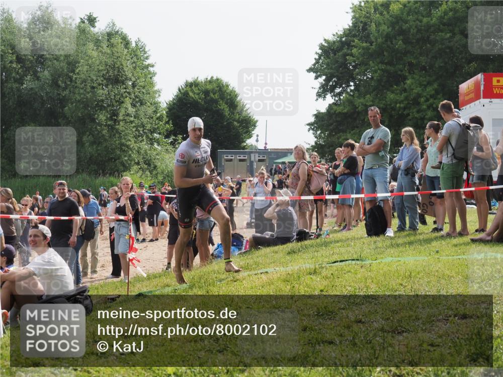 15.06.2025 - 27. Vierlanden-Triathlon KatJ http://msf.ph/oto/8002102 15.06.2025 09:57:59 Schwimmen 291, 330, 347, 827 meine-sportfotos.de