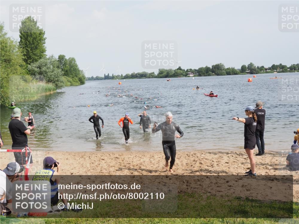 21.06.2025 - 27. Vierlanden-Triathlon MichiJ http://msf.ph/oto/8002110 15.06.2026 10:05:04 Schwimmen 412, 422 meine-sportfotos.de