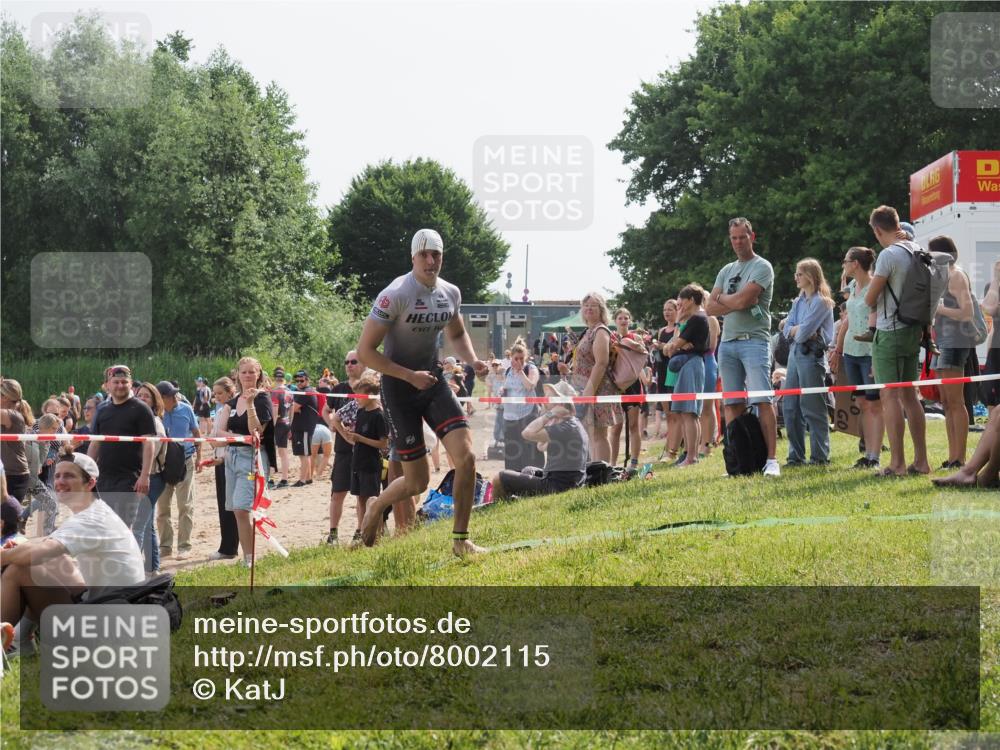 15.06.2025 - 27. Vierlanden-Triathlon KatJ http://msf.ph/oto/8002115 15.06.2025 09:57:59 Schwimmen 291, 330, 347, 827 meine-sportfotos.de