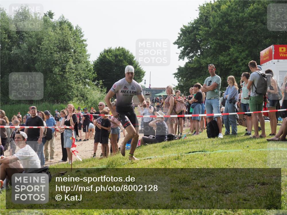 15.06.2025 - 27. Vierlanden-Triathlon KatJ http://msf.ph/oto/8002128 15.06.2025 09:57:59 Schwimmen 291, 330, 347, 827 meine-sportfotos.de