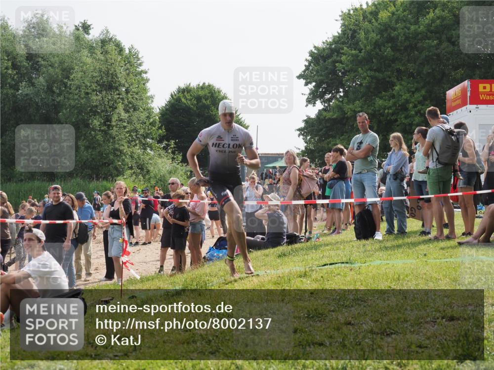 15.06.2025 - 27. Vierlanden-Triathlon KatJ http://msf.ph/oto/8002137 15.06.2025 09:58:00 Schwimmen 291, 330, 347 meine-sportfotos.de