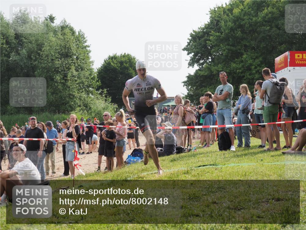 15.06.2025 - 27. Vierlanden-Triathlon KatJ http://msf.ph/oto/8002148 15.06.2025 09:58:00 Schwimmen 291, 330, 347 meine-sportfotos.de