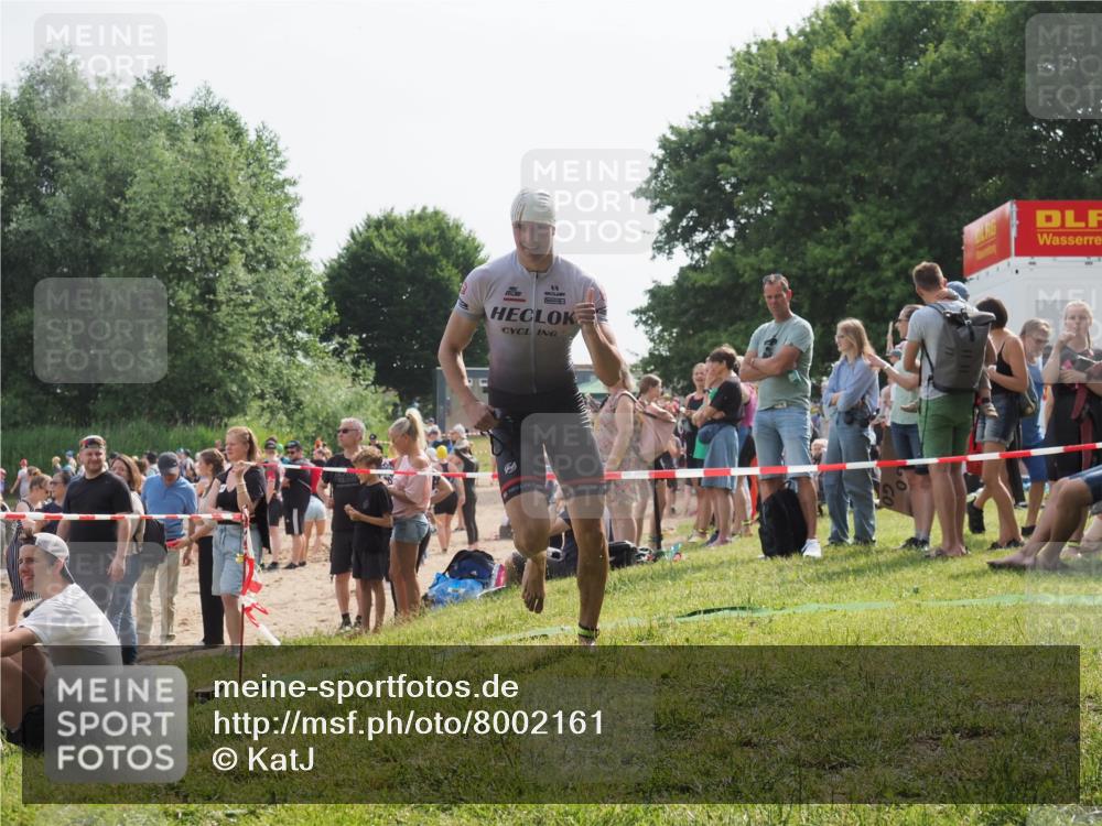 15.06.2025 - 27. Vierlanden-Triathlon KatJ http://msf.ph/oto/8002161 15.06.2025 09:58:00 Schwimmen 291, 330, 347 meine-sportfotos.de