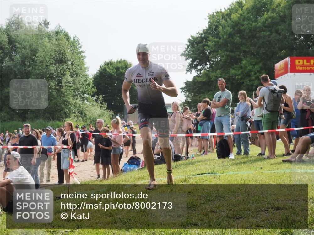 15.06.2025 - 27. Vierlanden-Triathlon KatJ http://msf.ph/oto/8002173 15.06.2025 09:58:00 Schwimmen 291, 330, 347 meine-sportfotos.de