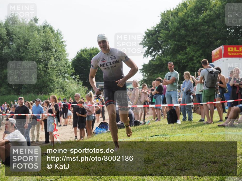 15.06.2025 - 27. Vierlanden-Triathlon KatJ http://msf.ph/oto/8002186 15.06.2025 09:58:01 Schwimmen 291, 330, 347 meine-sportfotos.de