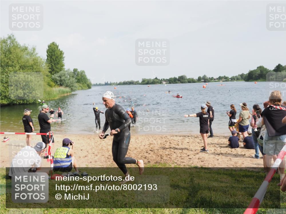 21.06.2025 - 27. Vierlanden-Triathlon MichiJ http://msf.ph/oto/8002193 15.06.2026 10:05:07 Schwimmen 364, 382, 412, 422 meine-sportfotos.de