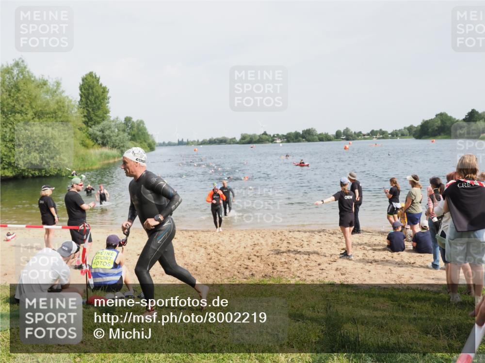 21.06.2025 - 27. Vierlanden-Triathlon MichiJ http://msf.ph/oto/8002219 15.06.2026 10:05:07 Schwimmen 364, 382, 412, 422 meine-sportfotos.de