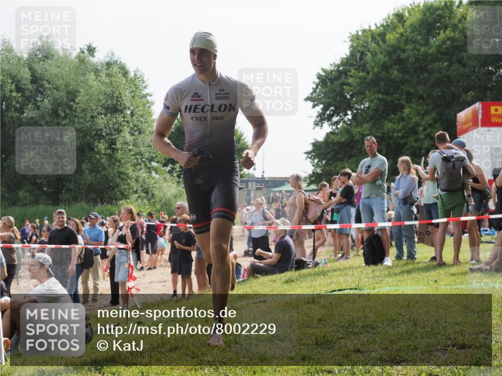 15.06.2025 - 27. Vierlanden-Triathlon KatJ http://msf.ph/oto/8002229 15.06.2025 09:58:01 Schwimmen 291, 330, 347 meine-sportfotos.de