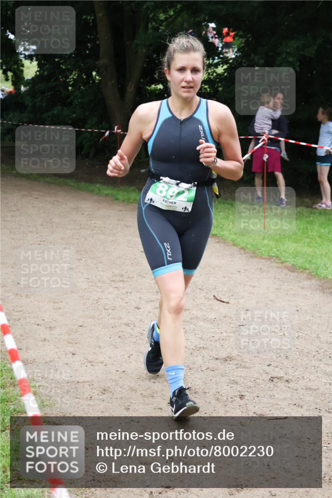 21.06.2025 - 27. Vierlanden-Triathlon Lena Gebhardt http://msf.ph/oto/8002230 15.06.2025 14:07:52 Laufen  meine-sportfotos.de
