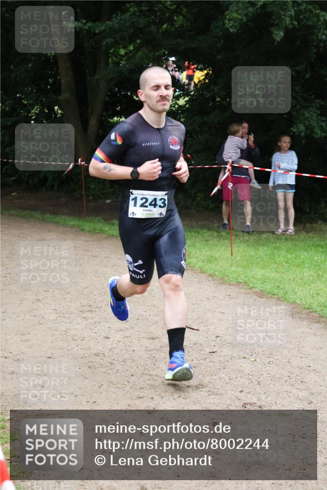 21.06.2025 - 27. Vierlanden-Triathlon Lena Gebhardt http://msf.ph/oto/8002244 15.06.2025 14:07:55 Laufen 2025, 1243 meine-sportfotos.de