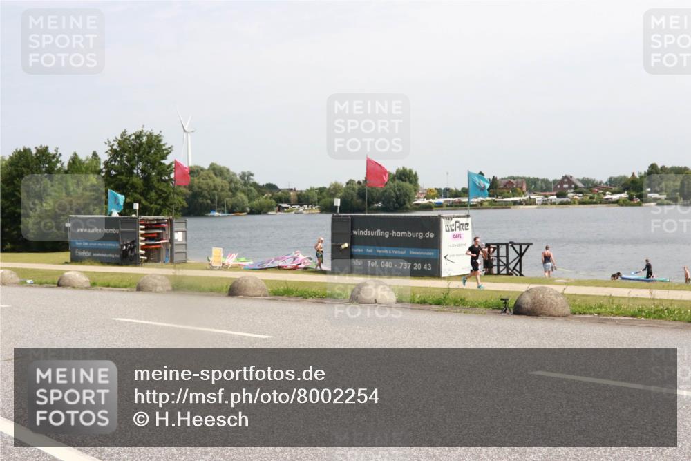 21.06.2025 - 27. Vierlanden-Triathlon H.Heesch http://msf.ph/oto/8002254 15.06.2025 11:46:57 Radfahren 778, 801 meine-sportfotos.de