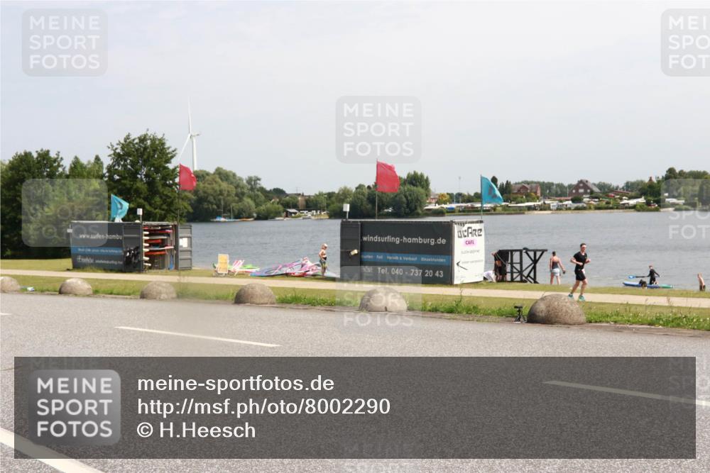 21.06.2025 - 27. Vierlanden-Triathlon H.Heesch http://msf.ph/oto/8002290 15.06.2025 11:46:58 Radfahren 778, 801 meine-sportfotos.de