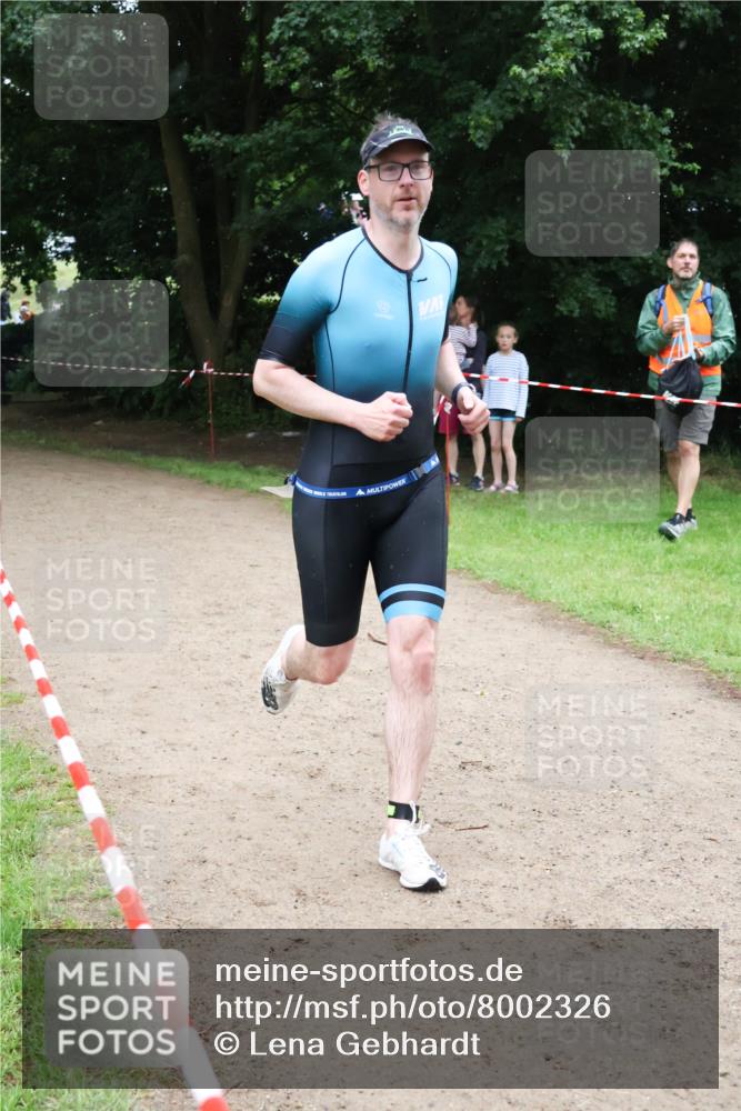 21.06.2025 - 27. Vierlanden-Triathlon Lena Gebhardt http://msf.ph/oto/8002326 15.06.2025 14:08:17 Laufen  meine-sportfotos.de