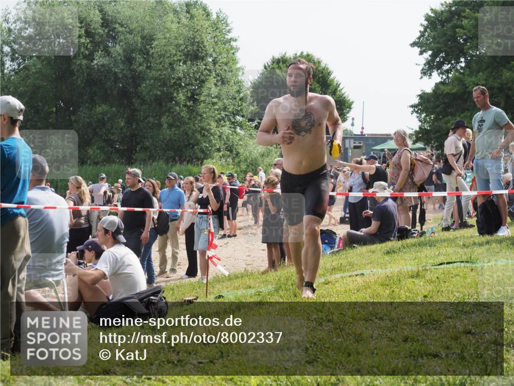 15.06.2025 - 27. Vierlanden-Triathlon KatJ http://msf.ph/oto/8002337 15.06.2025 09:58:13 Schwimmen 289, 321, 360 meine-sportfotos.de