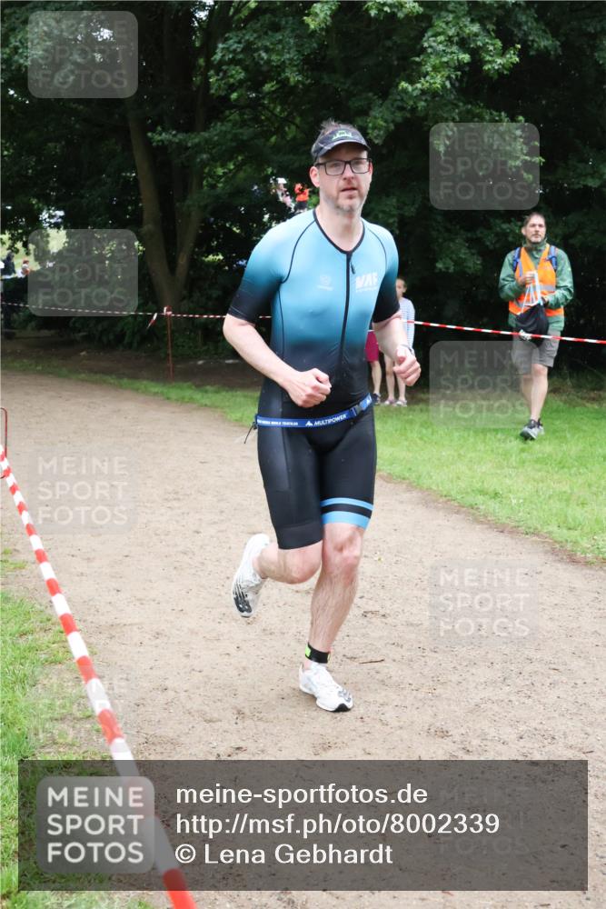 21.06.2025 - 27. Vierlanden-Triathlon Lena Gebhardt http://msf.ph/oto/8002339 15.06.2025 14:08:17 Laufen  meine-sportfotos.de